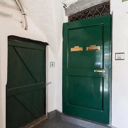 The Artist House - Calata Marconi *